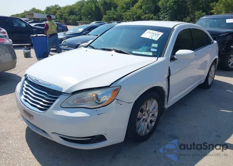 2014 Chrysler 200 Lx z USA, uszkodzony, nr VIN 1C3CCBAB0EN237151